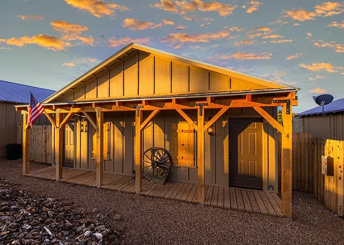 -pet Friendly- Miners #6 - King Bed With Private Balcony Chalet Tombstone