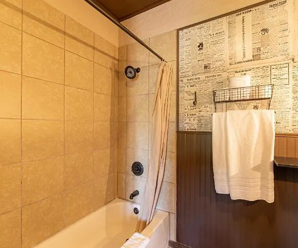 -pet Friendly- Miners #6 - King Bed With Private Balcony Tombstone