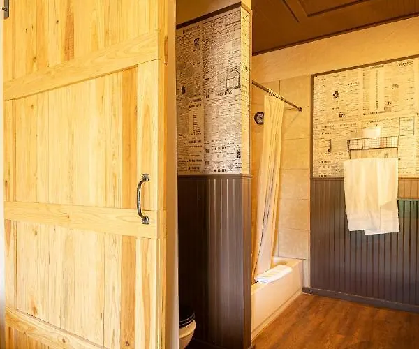 Chalet -pet Friendly- Miners #6 - King Bed With Private Balcony Tombstone