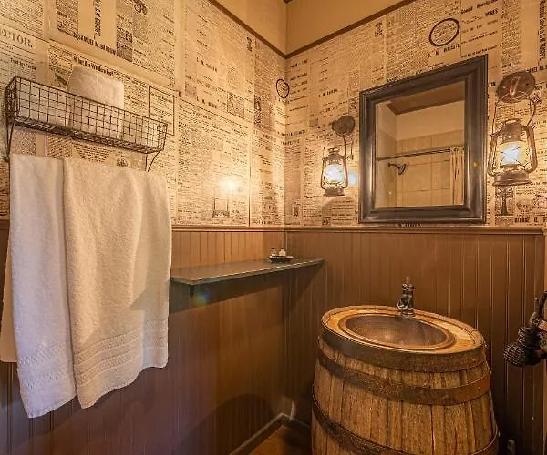 Chalet -pet Friendly- Miners #6 - King Bed With Private Balcony *